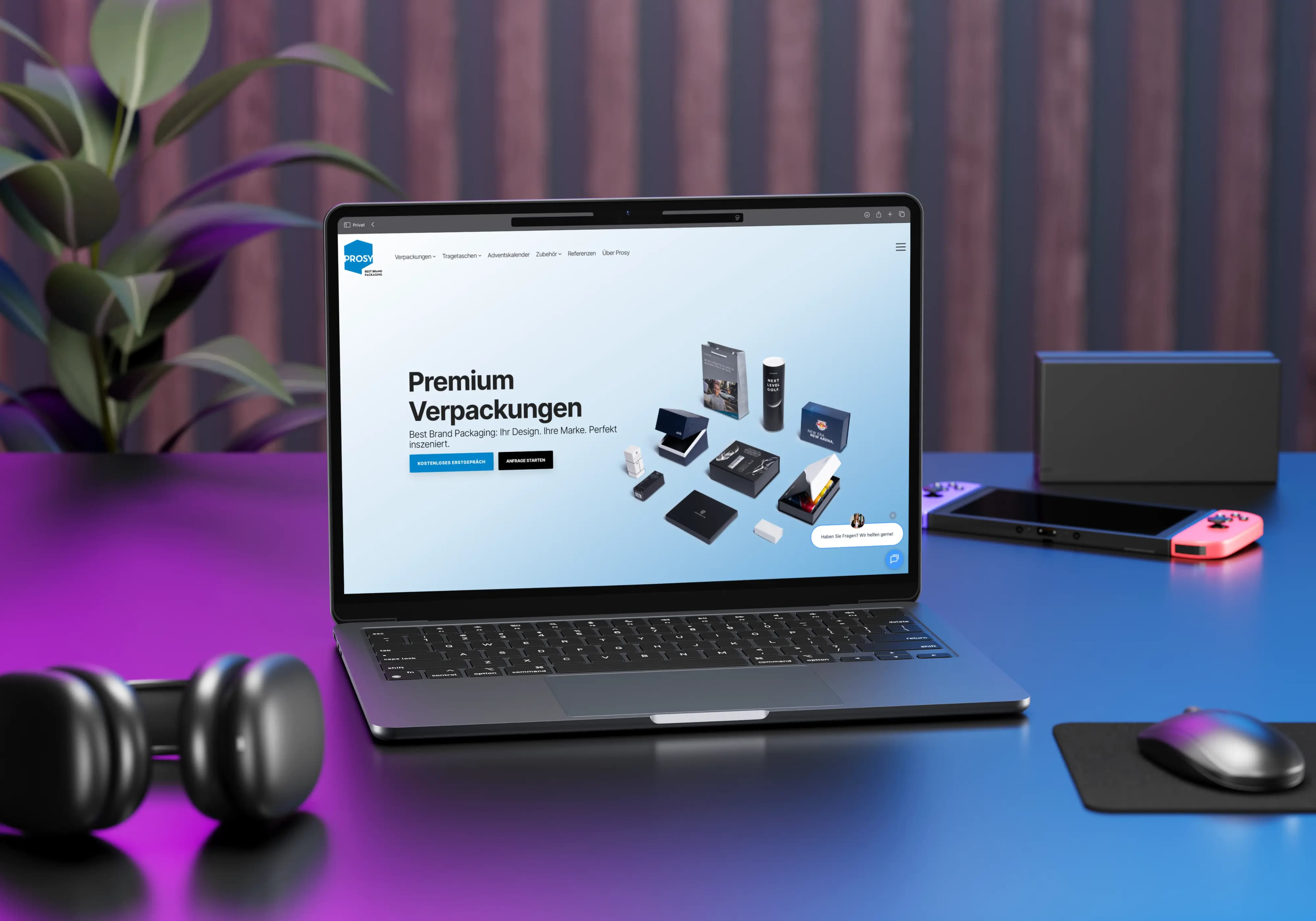 Ein Laptop zeigt die professionelle Website der Firma Prosy an.